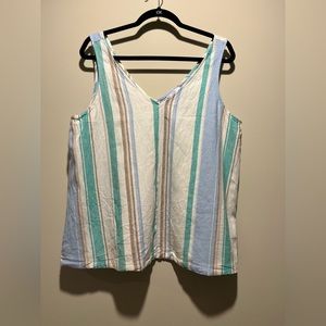 Time and Tru casual relaxed fit top.
